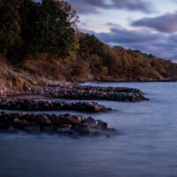 Bølgebrydere i morgensolen